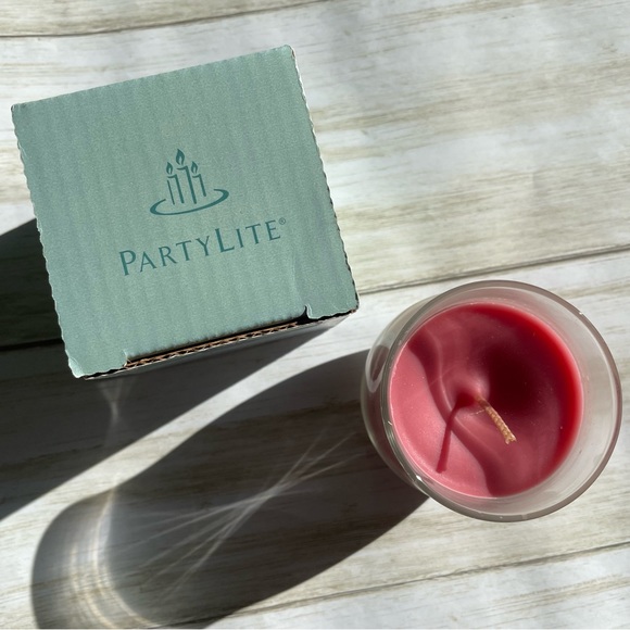 Partylite Strawberry Fields 3.7 oz. Candle - Picture 2 of 5